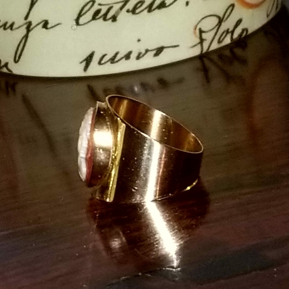 Cameo 14kt Gold Ring - Picture 6 of 8